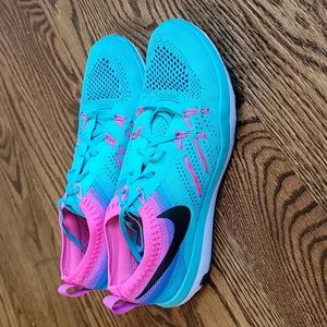 Nike Free women's tennis shoes